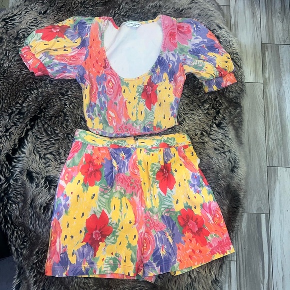 Beautiful Amanda Uprichard Floral set, top xs and shorts small - Picture 10 of 15